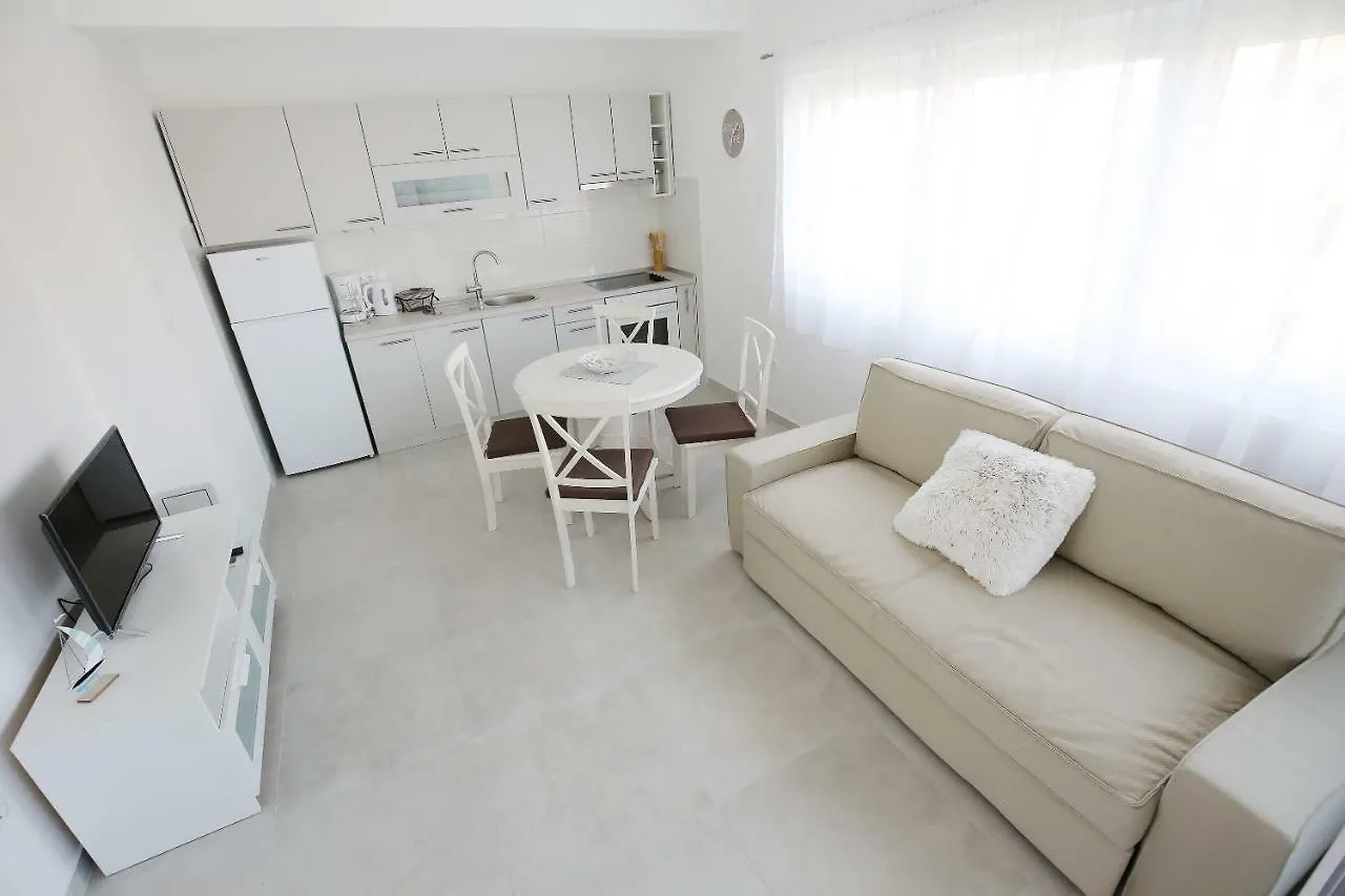 Niko Apartment Nin 0*,