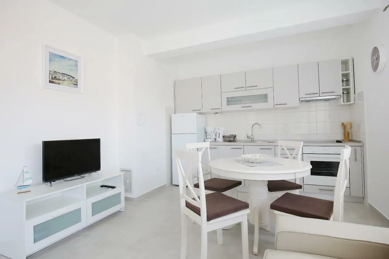Niko Apartment Nin 0*,  Croatia