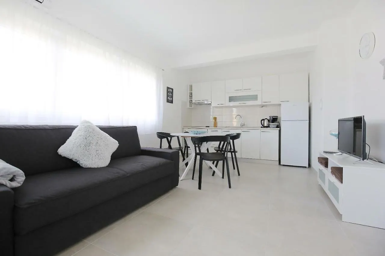 Niko Apartment Nin 0*,